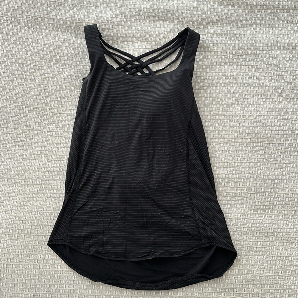 Lululemon tank w/ built in bra